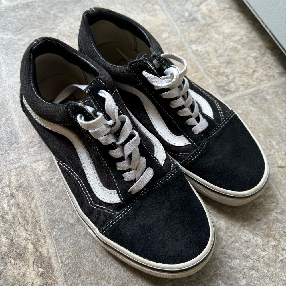 Vans Old Skool Shoe Women’s size 6